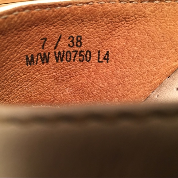 Born ~ Hand-Crafted FootWear Leather Flower Wedge - Picture 6 of 8